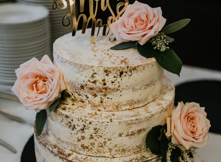 Hochzeitstorte mit Rosen