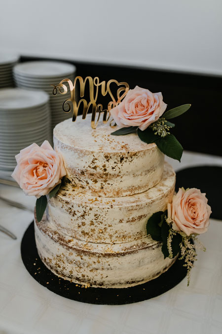 Hochzeitstorte mit Rosen