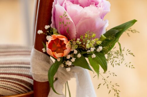 Blühende Blume als Zeichen für strahlende Liebe